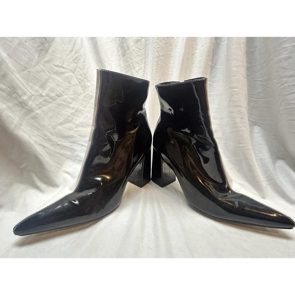 Black White Block Heel Ankle Boots Side Zip Womens 9 Mod Artsy Go Go